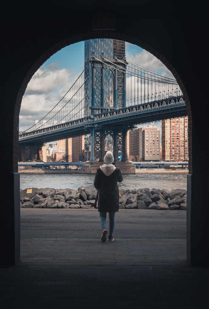 person-at-archway-overlooking-manhattan-bridge-32609762